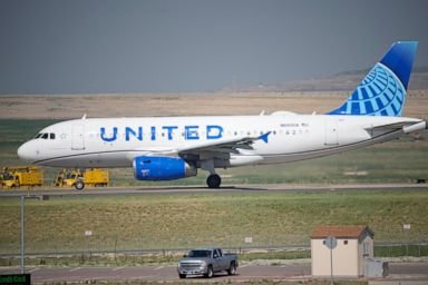 Shares of United Airlines tumble on sour outlook for 4Q profit because of rising fuel prices