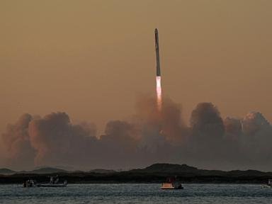 SpaceX launched its giant new rocket but explosions end the second test flight