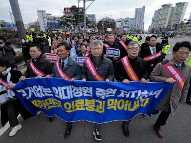 Seoul gives young doctors 4 days to end walkouts, threatening prosecutions or suspended licenses